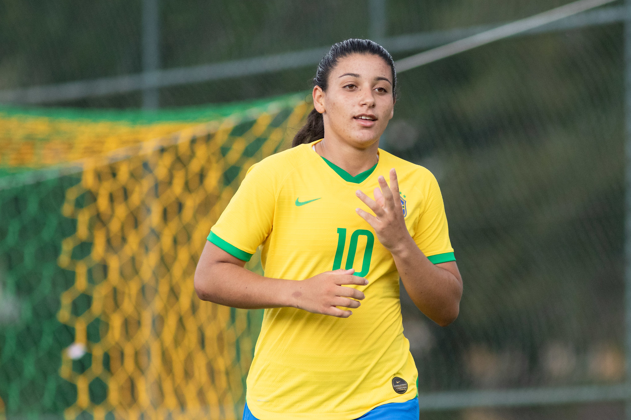 Estudante-atleta que participou do JEMG é convocada para a seleção  brasileira de futebol feminino.