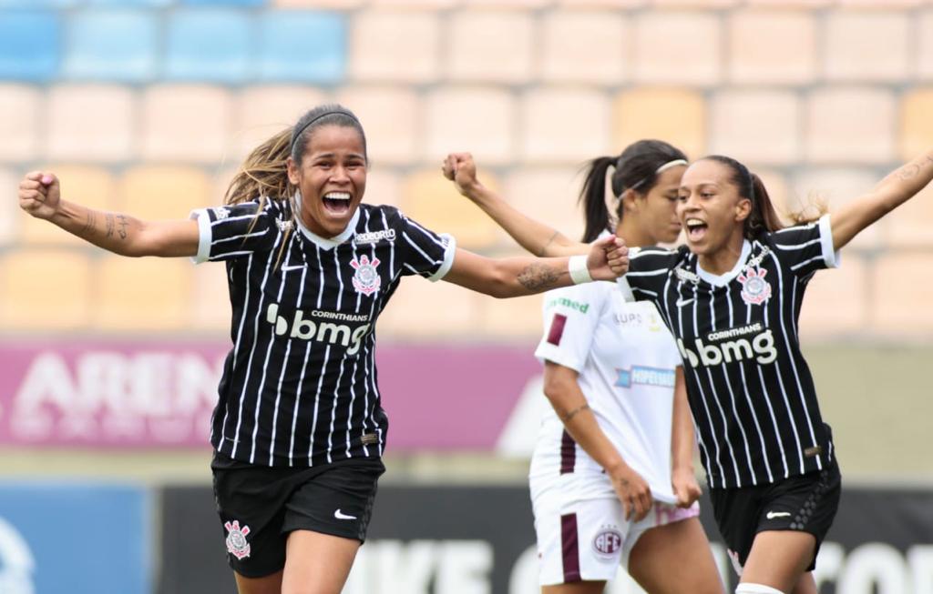 Corinthians vence de virada a Ferroviária e é campeão do