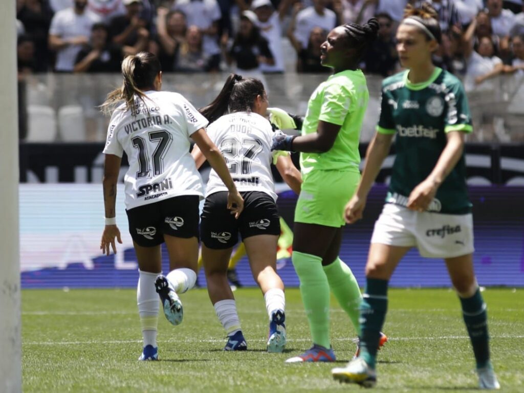 Corinthians vence o Palmeiras no jogo de ida da semifinal do