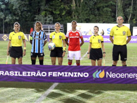 Capitãs de Grêmio e Internacional no clássico pelo Brasileirão Feminino.