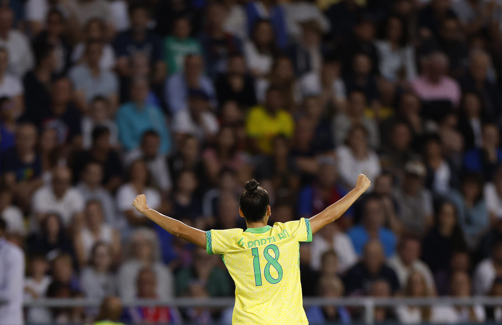 Gabi Portilho comemora seu gol contra a França pelas Olimpíadas de Paris.