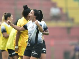 Duda Sampaio comemorando seu gol pelo Corinthians na semfinal do Brasileirao Feminino