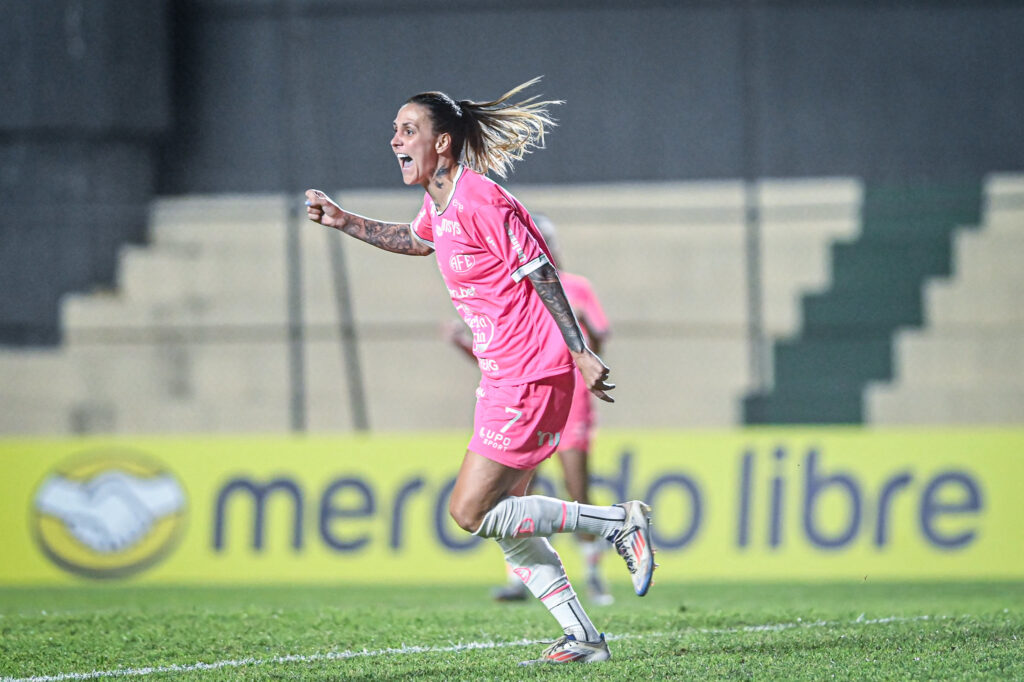 Darlene comemora o gol da Ferroviária pela Libertadores Feminina.