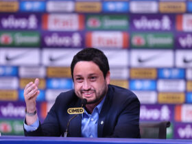 Técnico Arthur Elias em convocação para a Copa América Feminina 2025