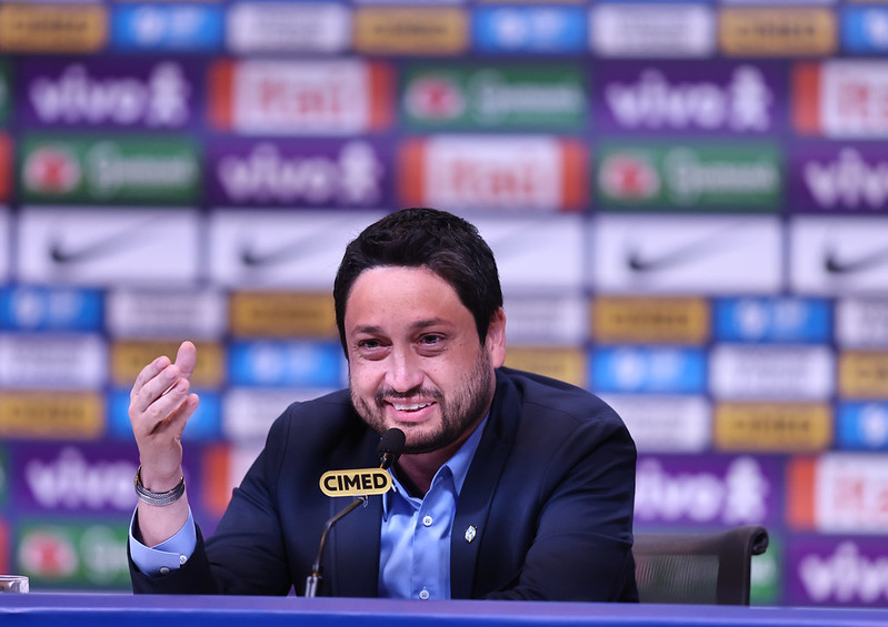 Técnico Arthur Elias em convocação para a Copa América Feminina 2025