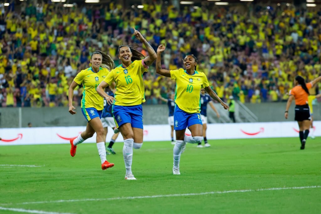 Bia Zaneratto comemora gol do Brasil sobre a Argentina 