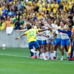 Luany comemora gol do Brasil contra a Argentina