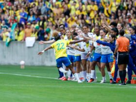 Luany comemora gol do Brasil contra a Argentina